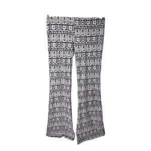 Woman’s size large Feathers light weight black and white casual sleep pants